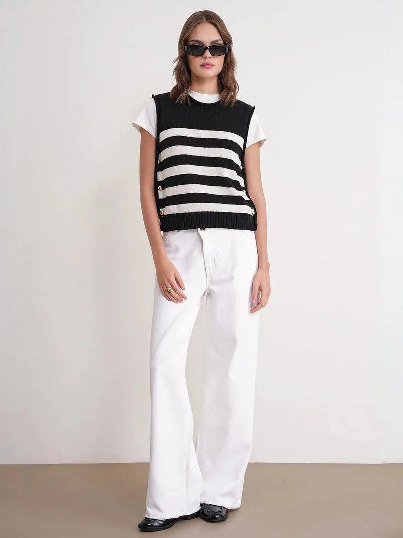 ميكسراي MIXRAY Striped Knit Top with Button Detail